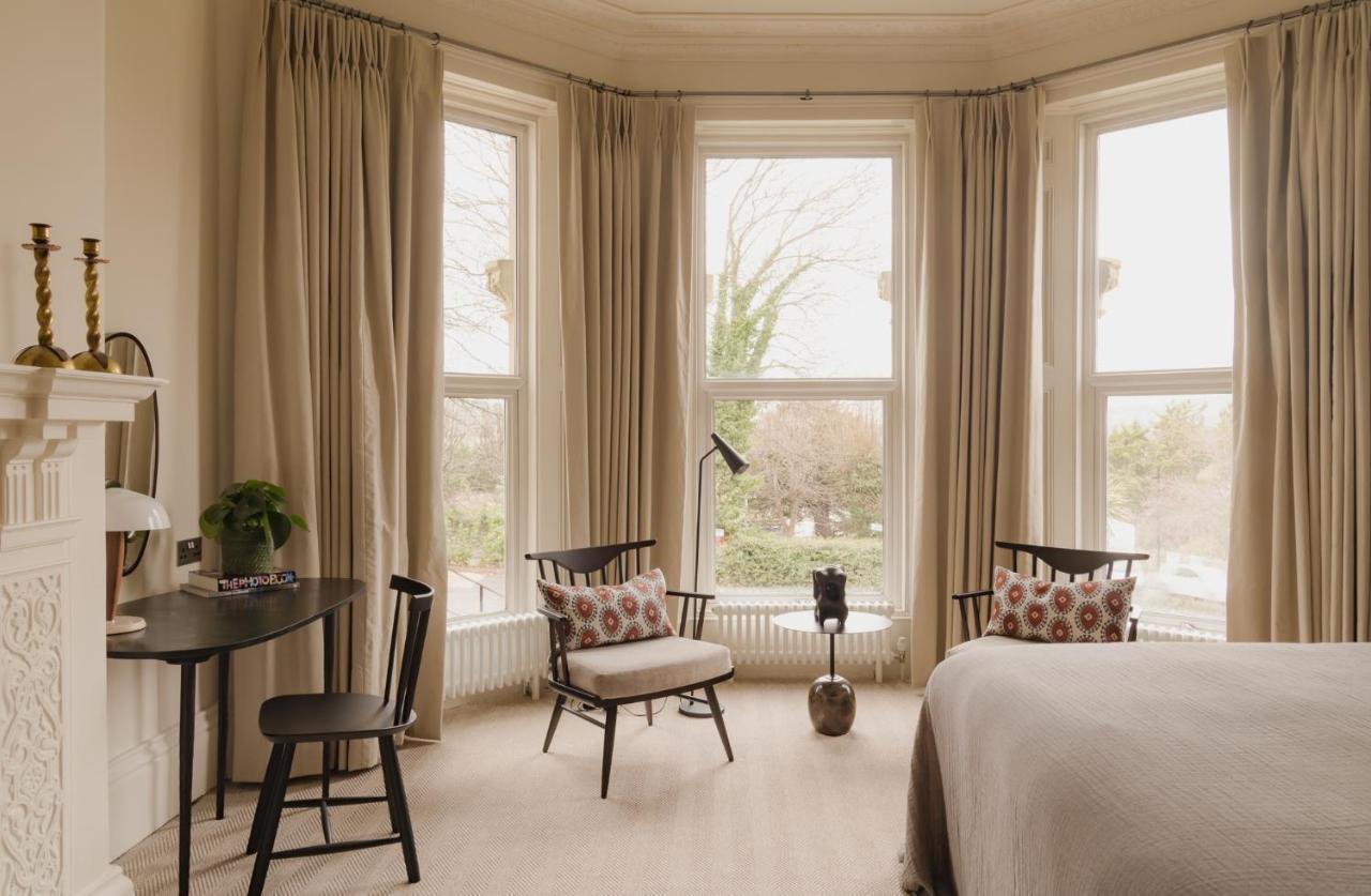 Leighton House - Boutique Guesthouse Bath Exterior foto A bedroom at the Inn